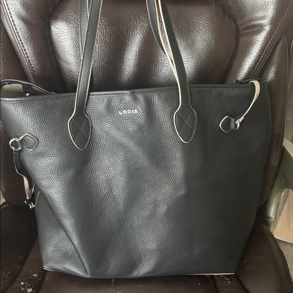 Lodi’s Bliss Leather Tote With Wristlet Handbag - Picture 2 of 4